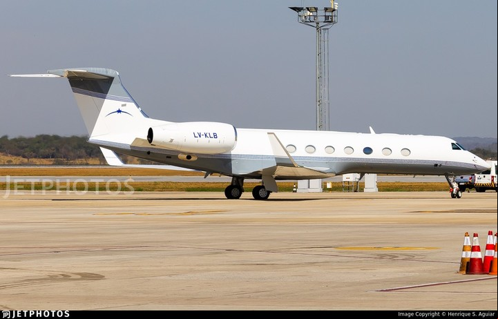 El charter privado que utiliza Werthein para trasladarse y que paga de su bolsillo.