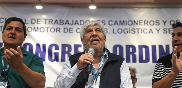 Paritarias de Camioneros: en línea con el Gobierno, Hugo Moyano cerró un aumento de 1% por mes