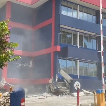 Fuerte terremoto en Vanuatu: severos daños en el edificio donde funcionan las embajadas de Estados Unidos, Francia, Reino Unido y Nueva Zelanda 
