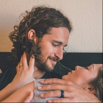 La psicología revela cómo saber si tu pareja disfruta la intimidad con vos