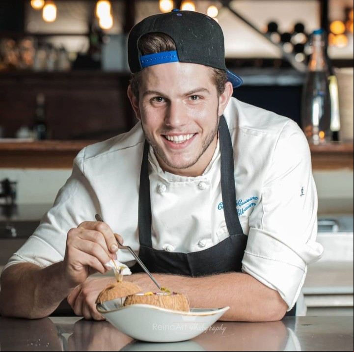 El chef comenzó a cocinar para distintos eventos durante su adolescencia.
Foto: Cortesía Uri.