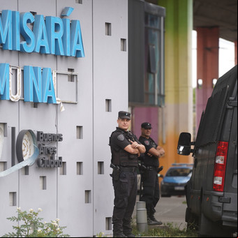La justicia imputó a cinco policías por la fuga de 17 presos en una comisaría de Liniers