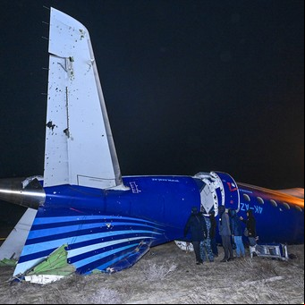 ¿Por qué cayó el avión de  Aerolíneas de Azerbaiyán?Una de las hipótesis apunta a Rusia