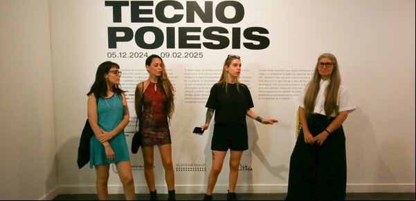 Esculturas vivientes y cyborgs en ‘Tecnopoiesis’, la muestra que imagina el cuerpo y la naturaleza del futuro