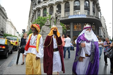 Arrancó la colecta de juguetes para la clásica recorrida de los Reyes Magos en la Ciudad