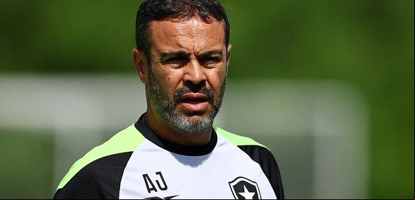 Botafogo no deja de cosechar malas noticias: a la partida de Thiago Almada se suma la del DT