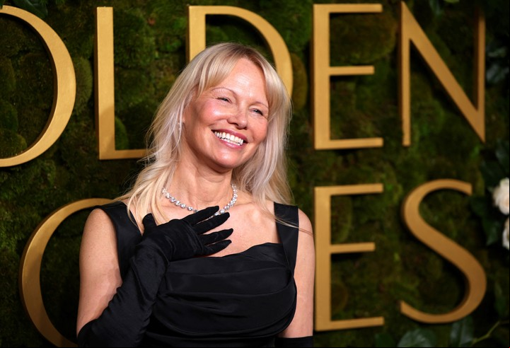 Pamela Anderson en la 82ª ceremonia de los Golden Globe. Foto Reuters
