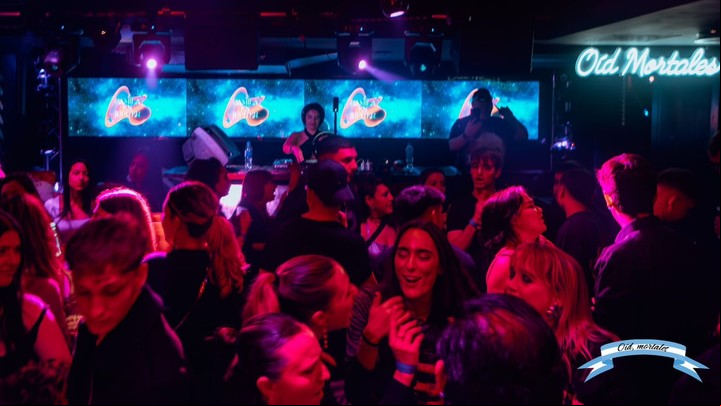La fiesta se festeja mensualmente.
Foto: @oidmortalesevents