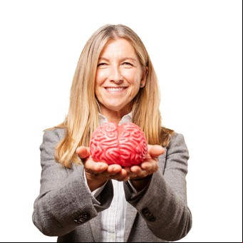 La ciencia comprobó que el cerebro empieza a envejecer entre los 44 y 47 años 