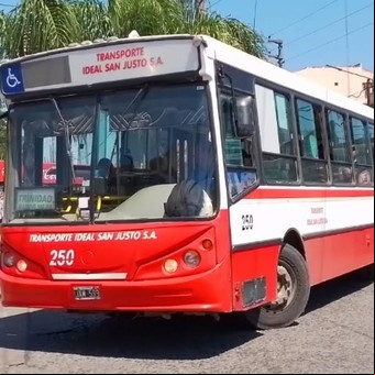 Kicillof imita a Jorge Macri y aumenta 10% los colectivos en marzo para evitar paros