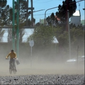 Ola de calor y alerta por vientos en la Patagonia: temperaturas récord en Chubut y ráfagas de 120 km/h en Santa Cruz