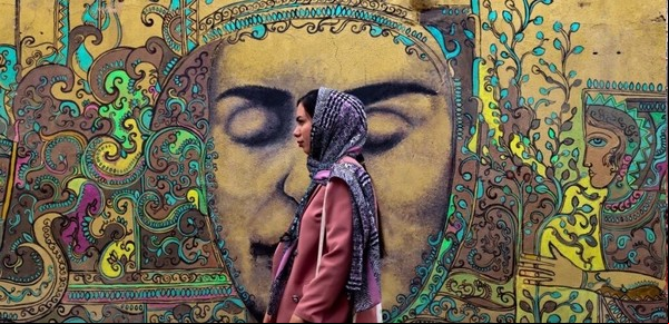 Un artista convirtió un barrio abandonado de Irán en un centro cultural