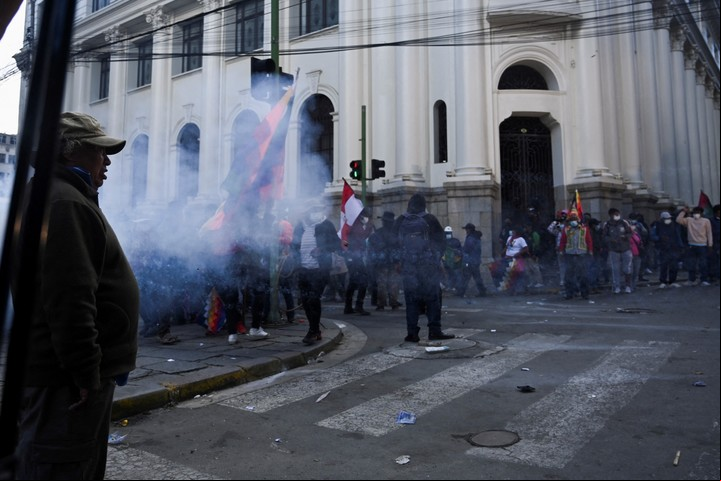 Seguidores de Evo Morales marcharon el lunes a La Paz y se enfrentaron con la policía. Foto: REUTERS