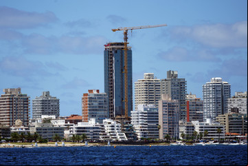Así es por dentro el World Trade Center, primer edificio de oficinas que está en Punta del Este pero no en Uruguay
