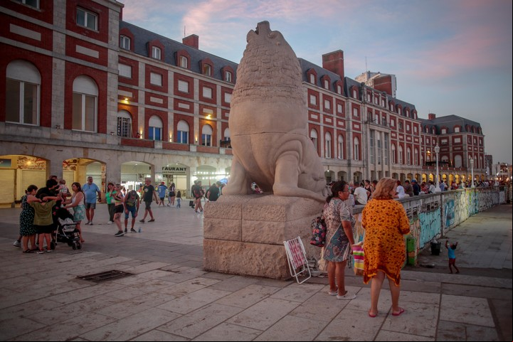 El monumento de los lobos marinos también será parte de la refacción. Foto: Diego Izquierdo