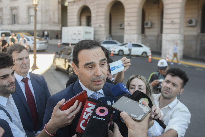 El gobernador de Corrientes, Gustavo Valdés, al salir de la Casa Rosada. Foto: Federico López Claro