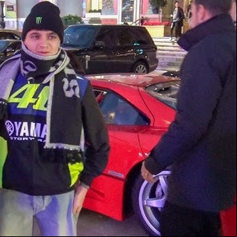 Le chocaron una exclusiva Ferrari de colección a Lando Norris: cómo es y cuánto cuesta el auto destrozado