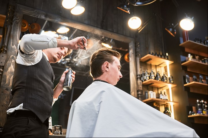 Las barberías deben extremar sus medidas de higiene. Foto Shutterstock.