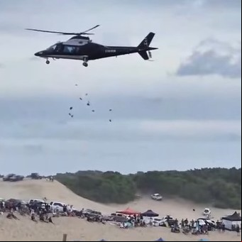 Le retiraron la licencia al piloto que aterrizó un helicóptero en una playa llena de gente en Pinamar