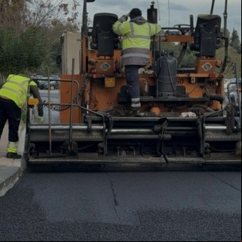Asfaltaron las calles y cubrieron las alcantarillas: ahora las buscan con detectores de metales