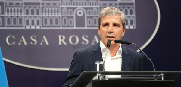 Luis Caputo confirmó que el acuerdo con el FMI será por 20.000 millones de dólares y acusó a la oposición de querer desestabilizar 