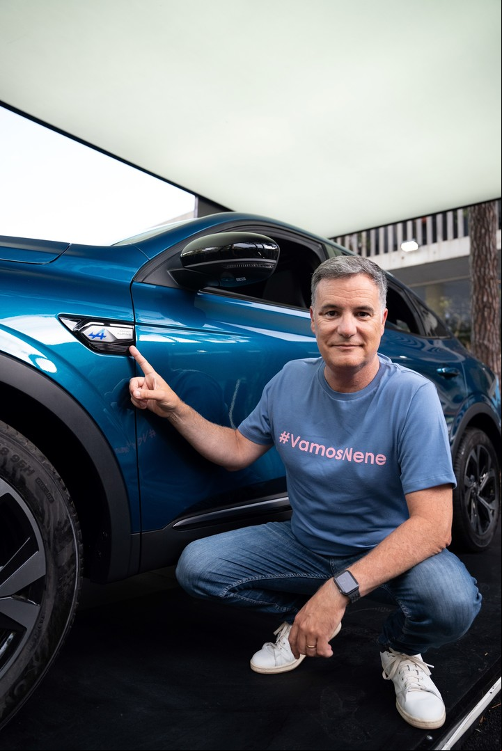 Pablo Sibilla, con el Renault Arkana Esprit Alpine, el primer "Alpine" que llegará al país.