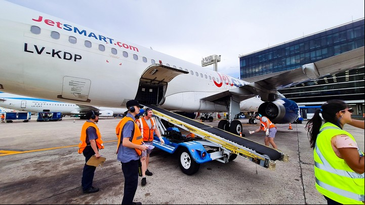 El primer contrato de servicio de rampa de Aerolíneas. Foto: Aerolíneas Argentinas