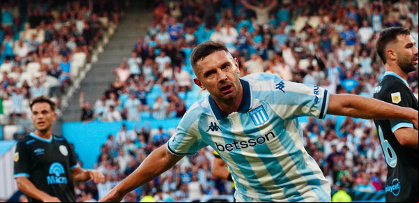 Racing goleó a Belgrano y volvió a mostrar su poder de fuego con Maravilla Martínez, Vietto y Balboa