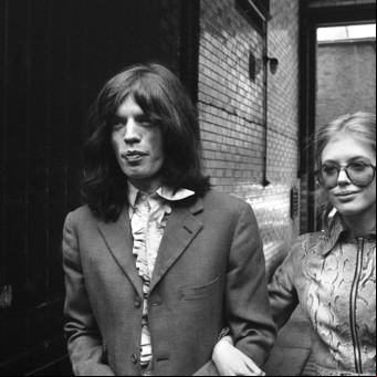 Murió la cantante Marianne Faithfull, ex pareja de Mick Jagger en la época de los Rolling Stones en Swinging London