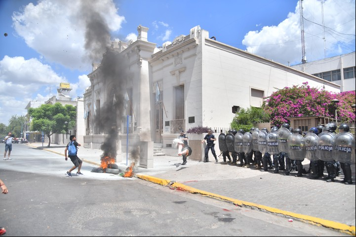 Marcha en Moreno por el asesinato del repartidor Lucas Aguilar. Foto: Enrique García Medina.