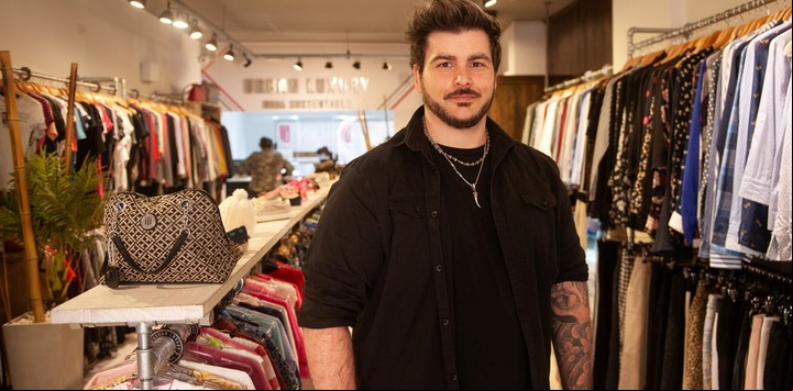 Juan Cruz Pagnutti, fundador de Urban Luxury, emprendimiento dedicado a la moda circular, con prendsas de segunda mano.