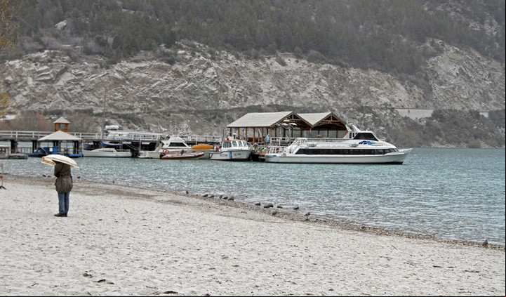 Vista del lago Lácar, cercano a "La Islita", en la ciudad de San Martín de los Andes, en la Patagonia de Argentina. Foto: Agencia EFE.