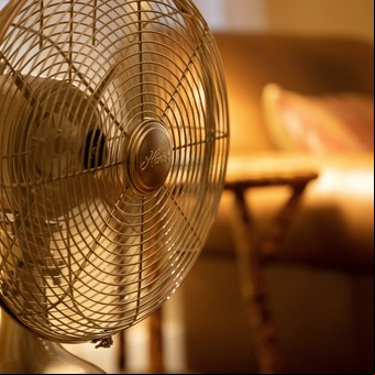 Esta es la forma más fácil y rápida de limpiar tu ventilador de pie sin desarmarlo