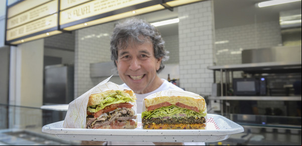 En Palermo, el nuevo restaurante de Ariel Rodríguez Palacios: sándwiches de 600 gramos con carnes asadas y pan casero