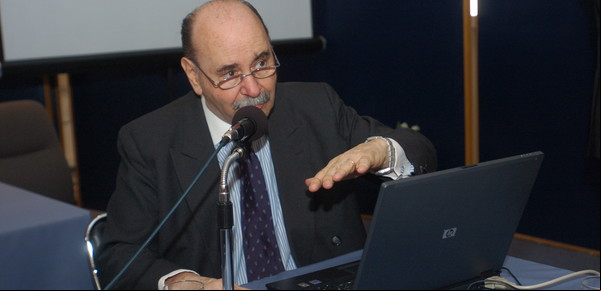 “Intentar irse de la OMS trae yeta electoral”
