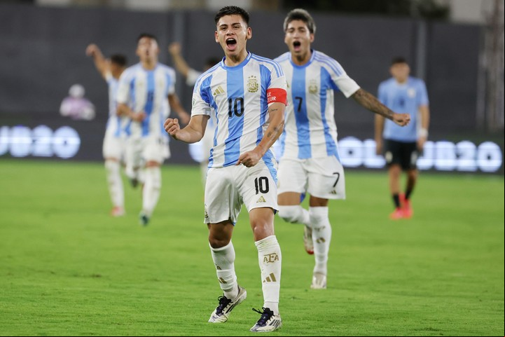 Claudio Echeverri, una de las figuras de Argentina ante Uruguay. (EFE/ Miguel Gutierrez)