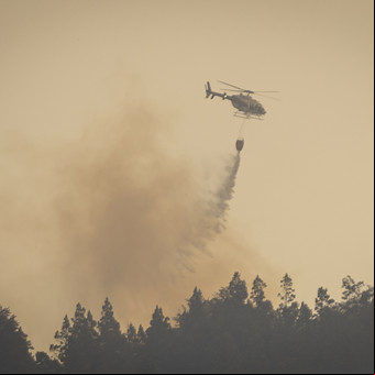 Incendio en El Bolsón: la lucha desde el aire y el impactante sobrevuelo que dimensiona el desastre