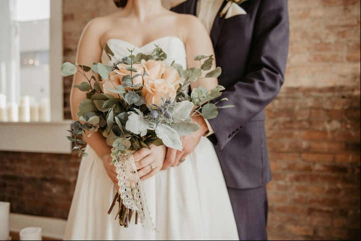 Convivir antes del matrimonio permite evaluar la compatibilidad cotidiana y reducir conflictos futuros. Foto: Unsplash.