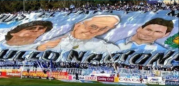 Los mejores trapos del fútbol se pintan en un galpón del Conurbano

