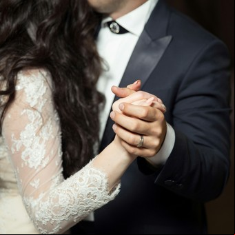 Cuántos años conviene ser novios antes de casarse, según la Inteligencia Artificial
