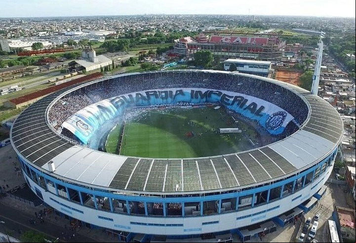 El gran despliegue del telón de ''La Guardia Imperial''.