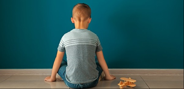 Estados Unidos alerta por el aumento del autismo: afecta a 1 de cada 31 chicos