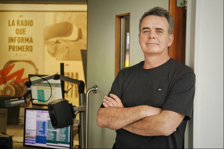 En Mitre, es los estudios de la calle Mansilla, donde Tato Young hace "Volviendo a casa" (Foto Martín Bonetto)