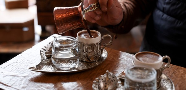 ¿Tomarse un café ya es un lujo? Argentina tiene el pocillo más caro de la región y podría subir más por el alza internacional