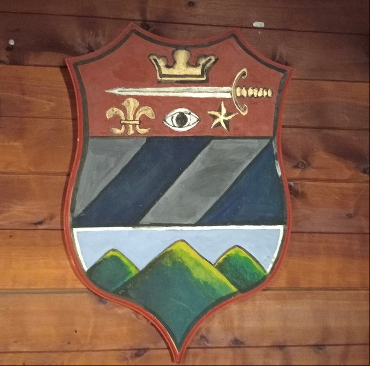 Escudo de la familia Goye ubicado en la casa museo de Colonia Suiza "Los viejos colonos". Foto: Archivo