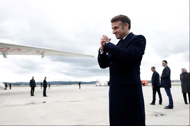 Emmanuel Macron parece haber evitado, por ahora, unas elecciones anticipadas en Francia. Foto: EFE