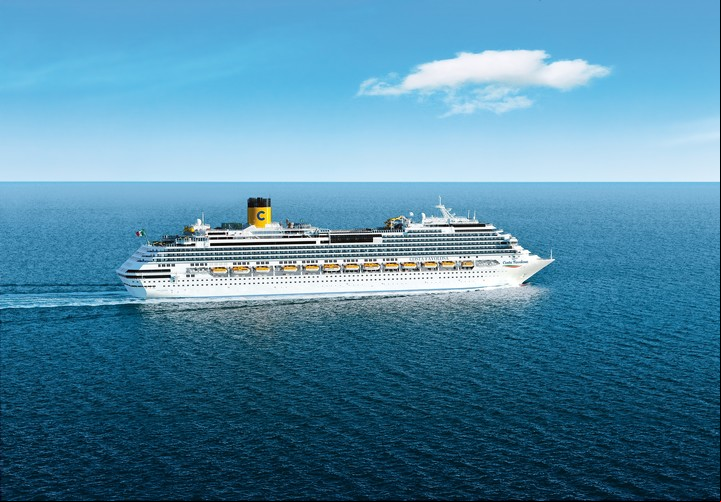 El barco Costa Favolosa en plena navegación. Tiene capacidad para 3.800 huéspedes. Foto Costa Cruceros