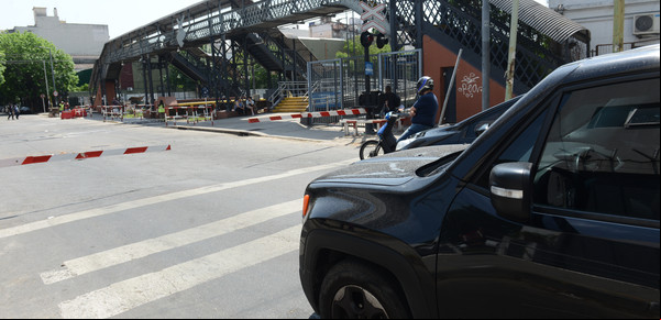 Empezó la obra para hacer un túnel bajo las vías en Caballito: plazos, desvíos y vecinos a favor y en contra
