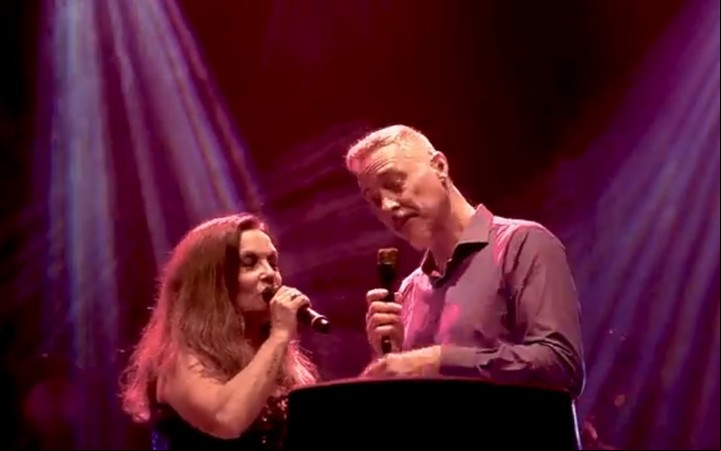 Sandra Mihanovich y Pedro Aznar en el Teatro Coliseo. Captura video