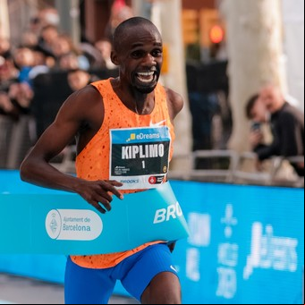 Asombroso récord mundial de Medio Maratón: cómo hizo el ugandés Jacob Kiplimo para bajar 48 segundos la anterior marca